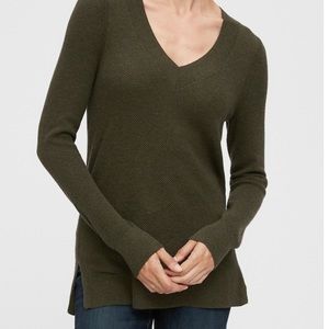 GAP V-neck Sweater